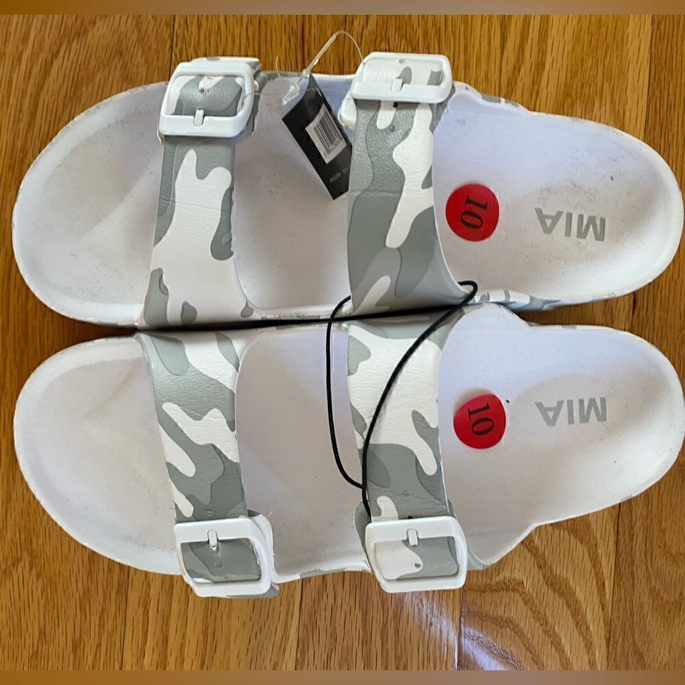Mia Sandals 
